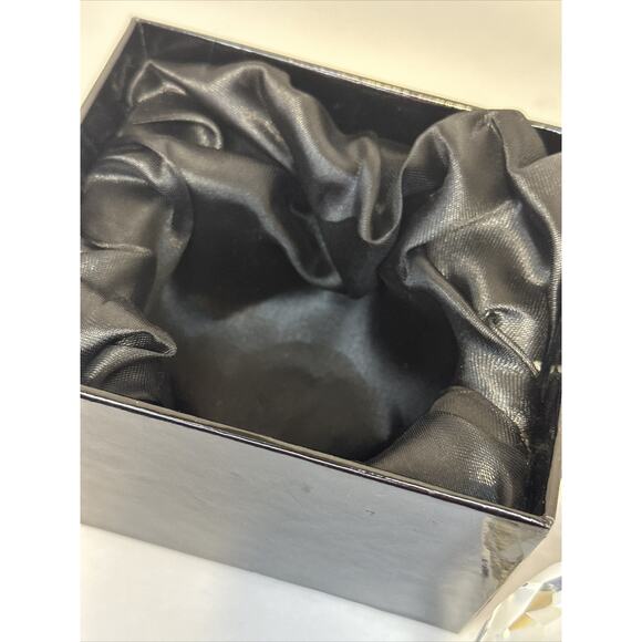 Saks Fifth Avenue Faceted Crystal Apple Paperweight Signed Vintage Teacher Gift - Picture 8 of 10